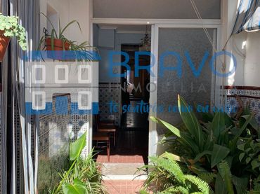 Casa amb balcó en venda a Calle Santa María