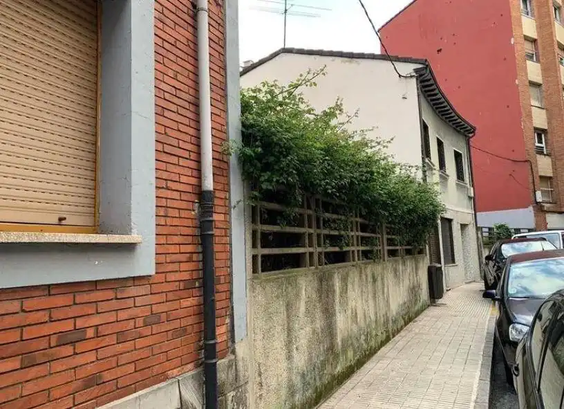 Außenansicht von Residential zum Verkauf in Gijón 