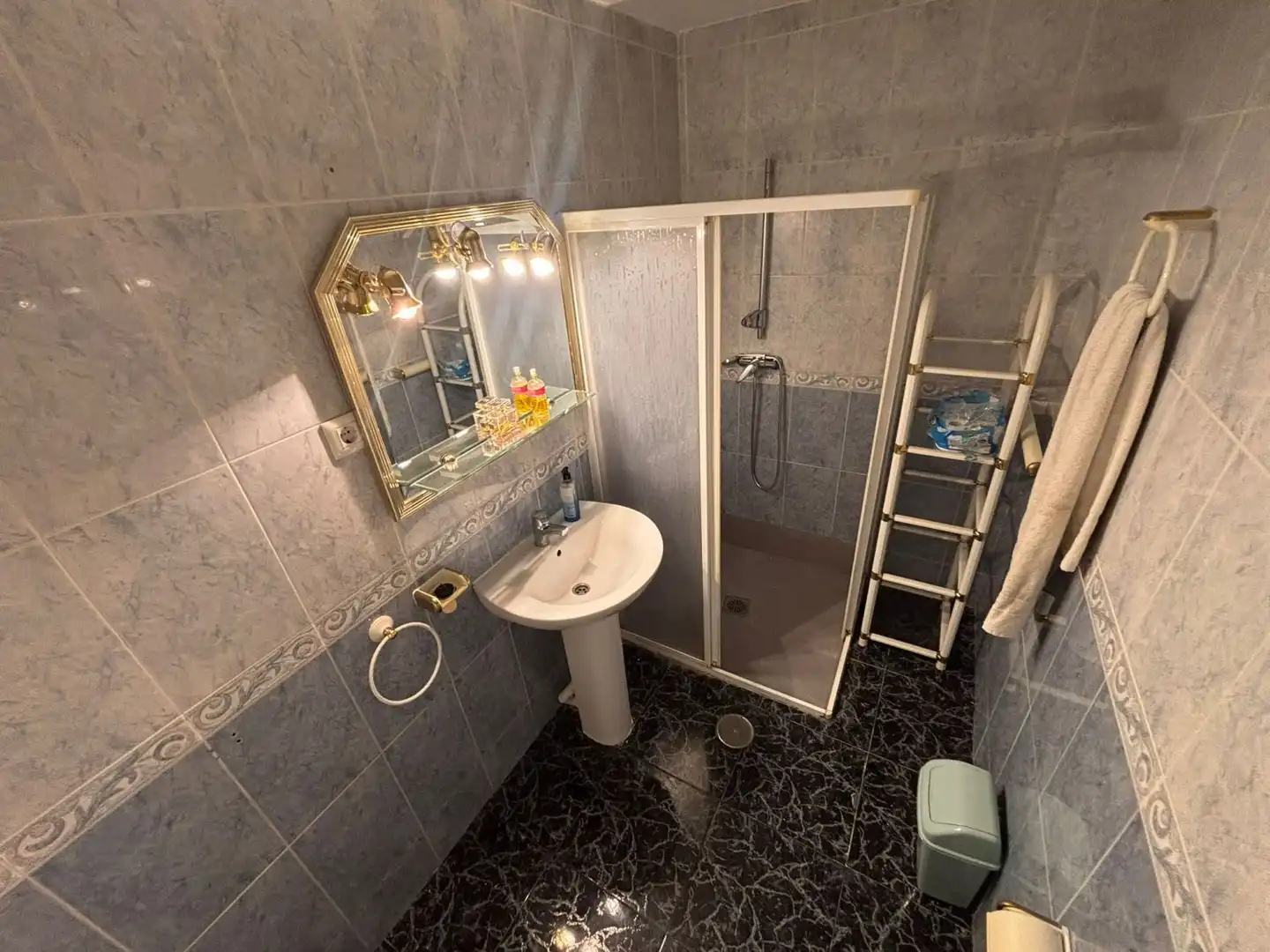 Bathroom of Flat for sale in Jaén  with Air Conditioner and Furnished