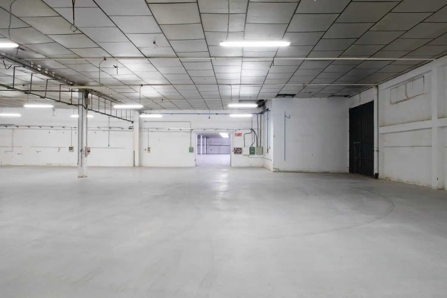 Fabrikhallen zur Miete in Silla