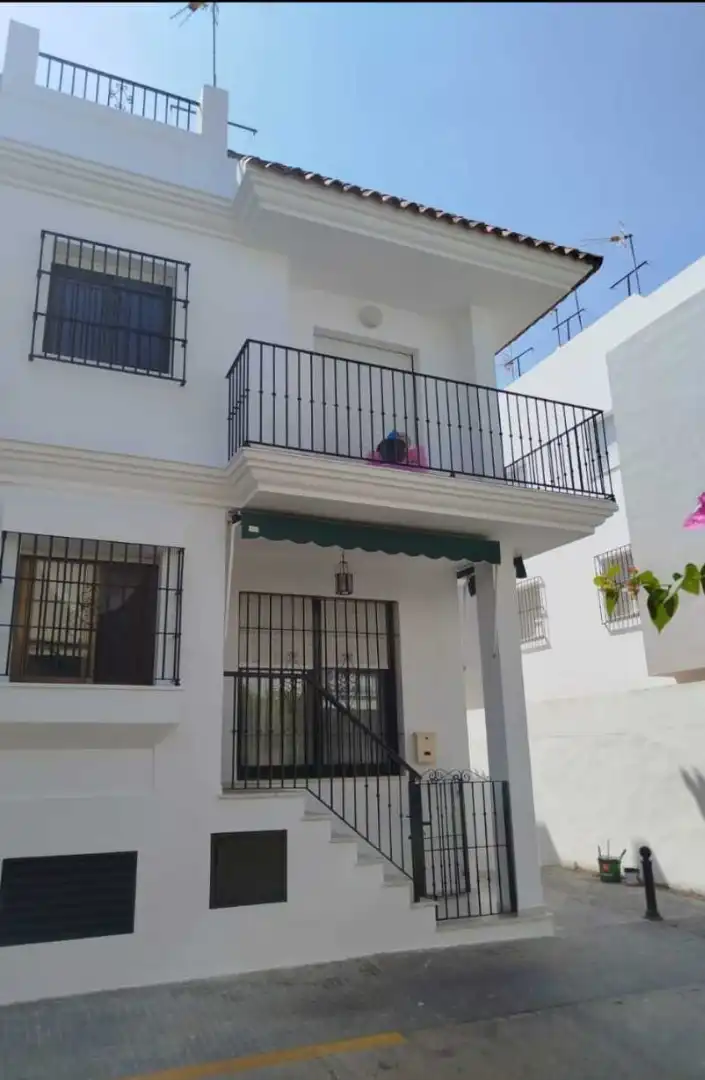 Vista exterior de Casa adosada en venta en Sanlúcar de Barrameda con Aire acondicionado, Trastero y Amueblado