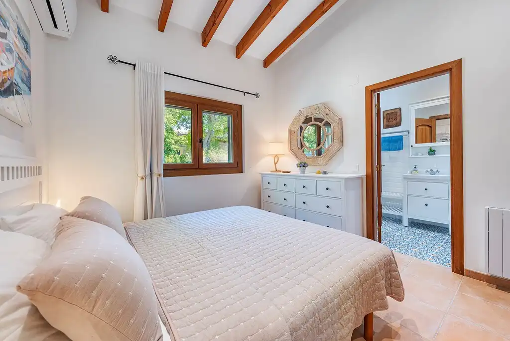 Schlafzimmer von Haus oder Chalet zum Verkauf in Sa Pobla mit Klimaanlage, Heizung und Privatgarten