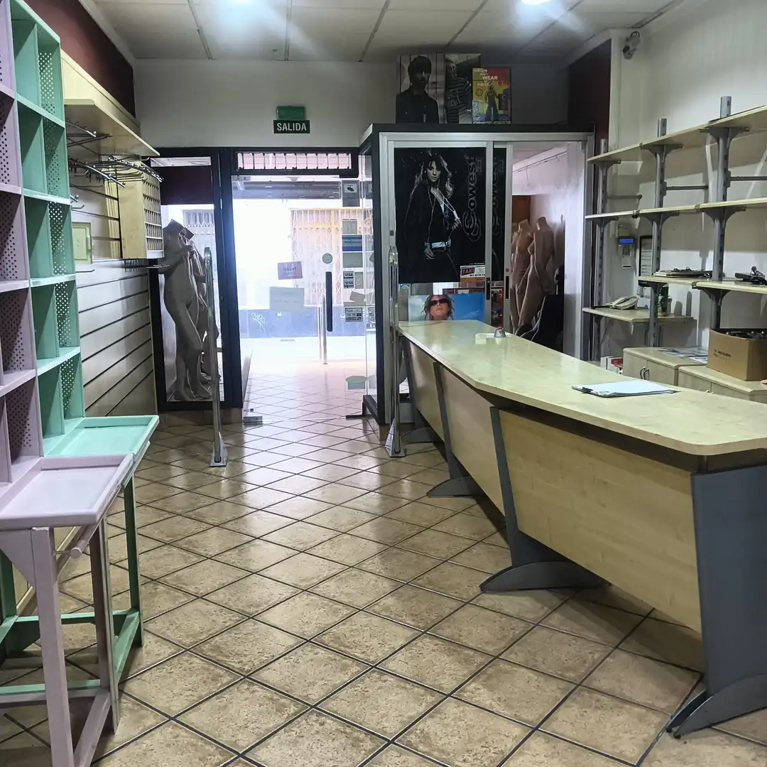 Gewerbefläche zum Verkauf in Carrer del Pare Marchena, imagen 2