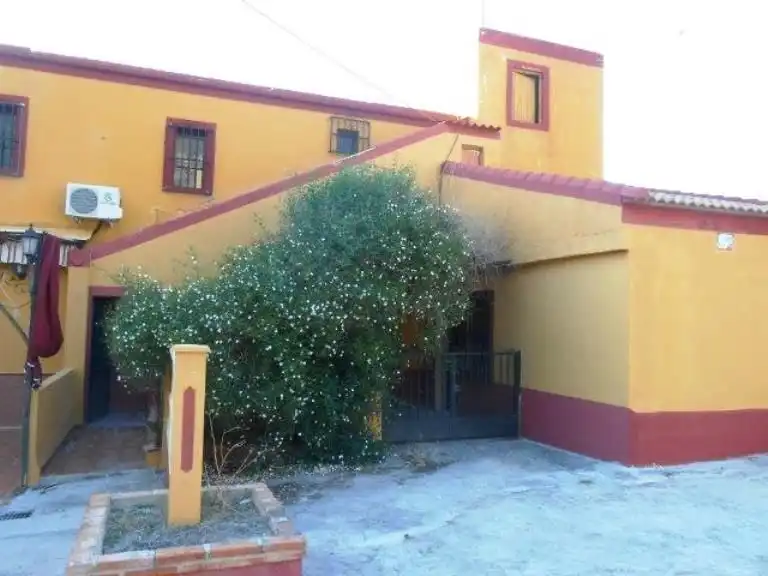 Vista exterior de Edifici en venda en La Guardia de Jaén