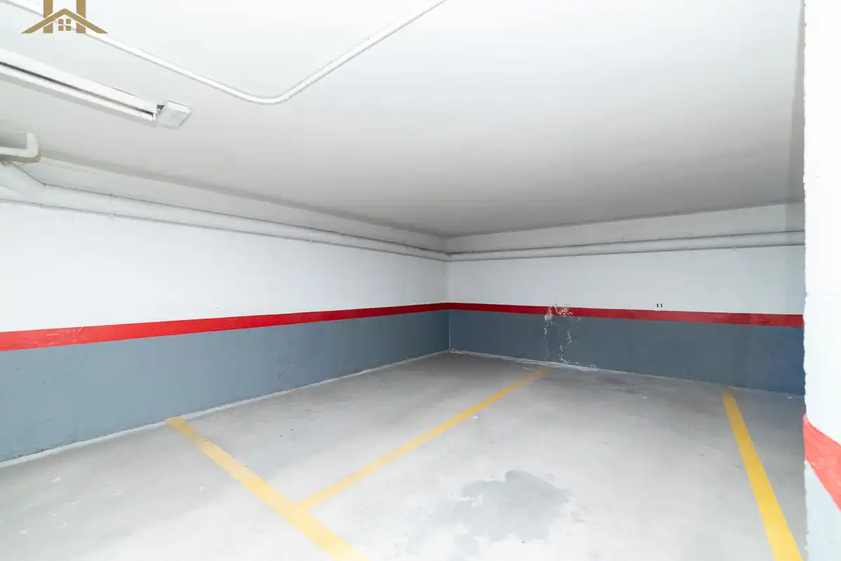 Parkplatz von Wohnung zum Verkauf in Villaviciosa de Odón mit Klimaanlage, Abstellraum und Balkon