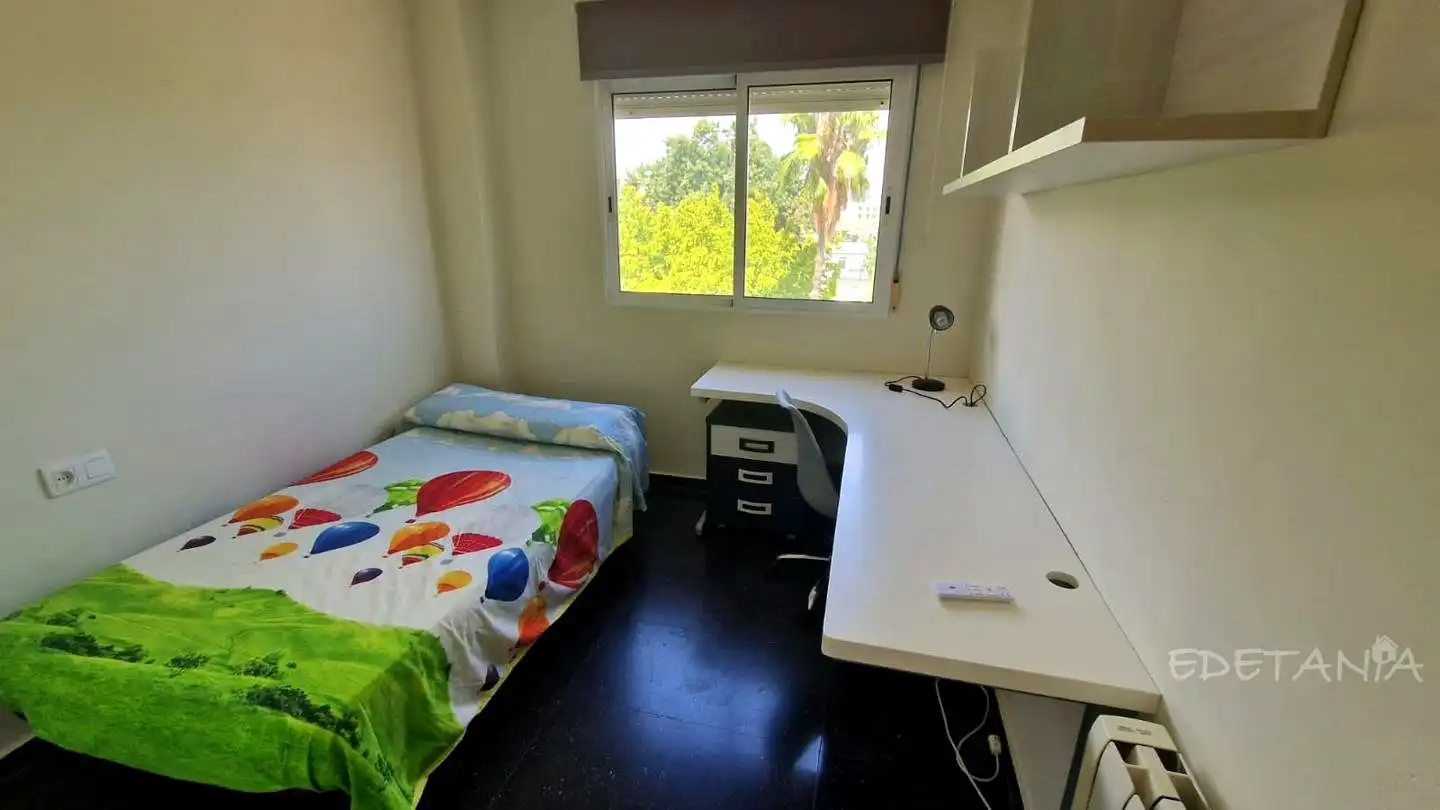 Habitación de Piso de alquiler en Moncada con Aire acondicionado, Calefacción y Amueblado