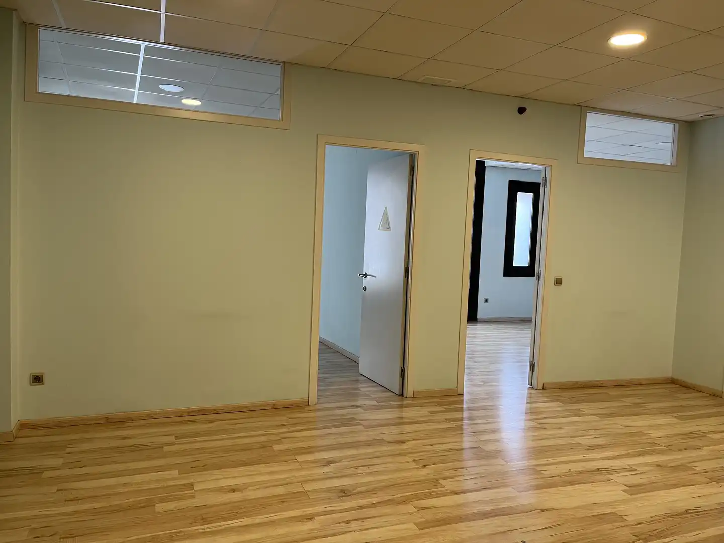Local comercial de lloguer a Carrer de Santa Anna, imagen 2