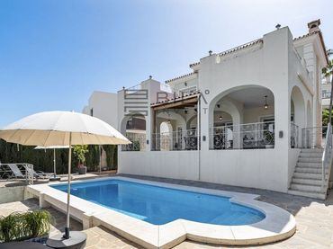 Villa avec piscine à vendre à Cerros del Aguila