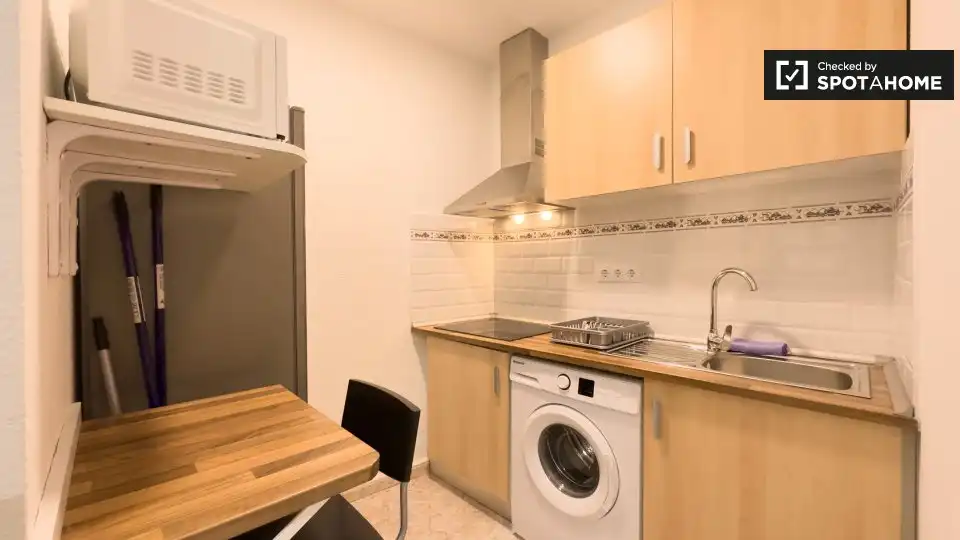 Room in Sant Pere, Sta. Caterina i la Ribera
