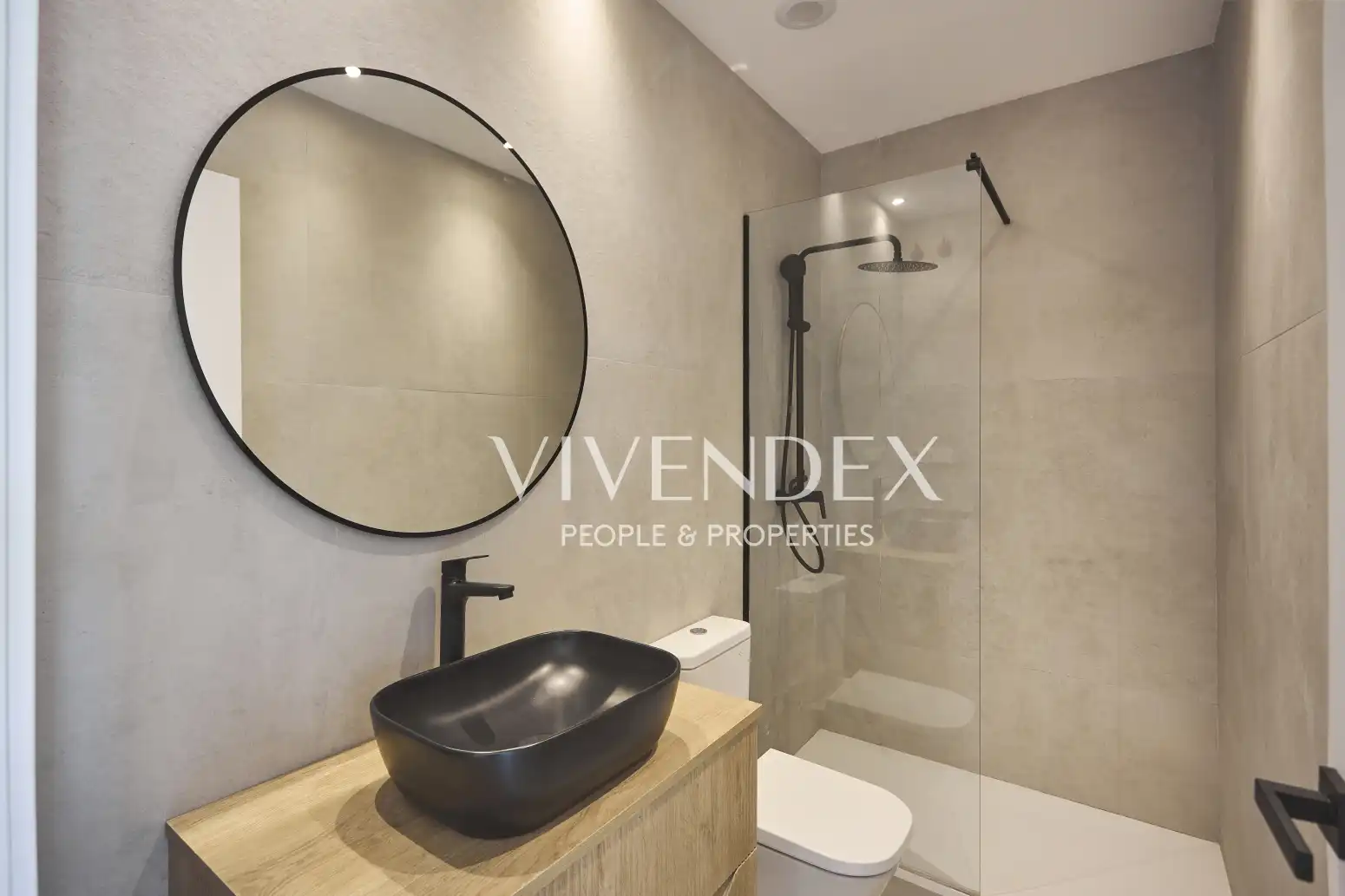 Baño de Ático en venta en Barcelona con Calefacción y Terraza