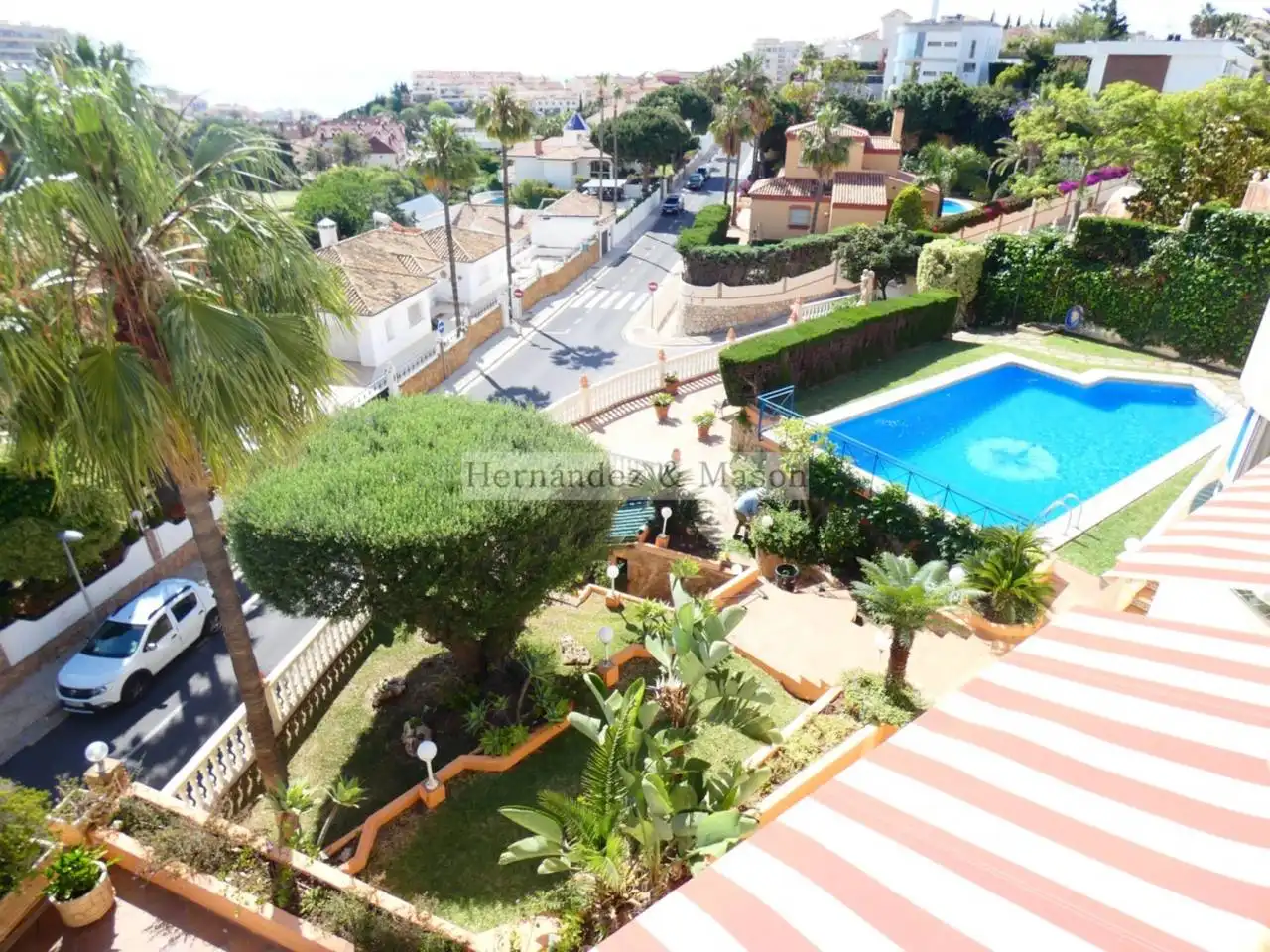 Casa amb piscina en venda a Calle de finlandia, imagen 2