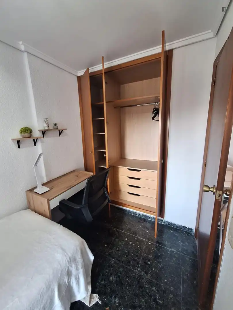 Habitación de Apartamento de alquiler en Moncada con Amueblado, Horno y Lavadora