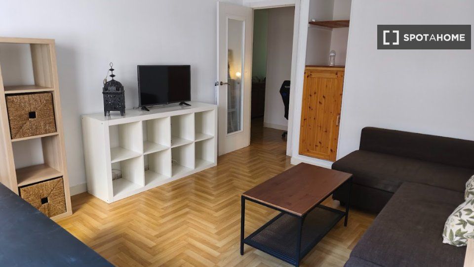 Sala de estar de Piso de alquiler en  Madrid Capital con Aire acondicionado, Calefacción y Amueblado