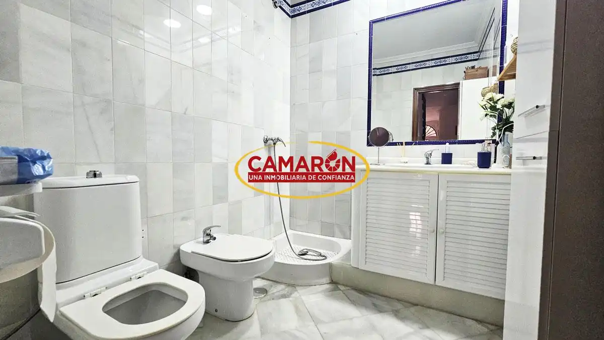 Baño de Casa adosada en venta en La Puebla del Río