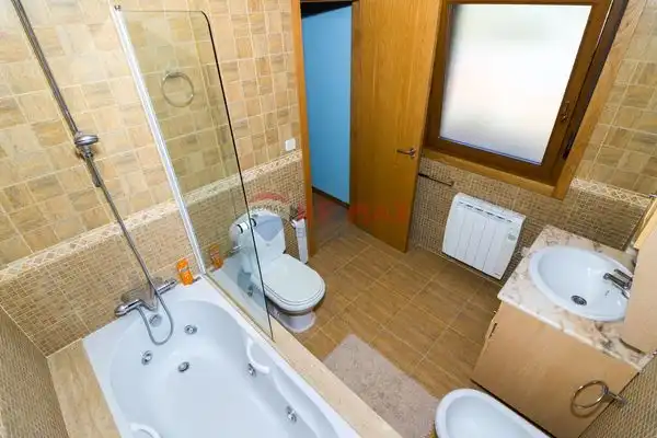 Bany de Casa o xalet en venda en A Guarda   amb Calefacció, Jardí privat i Parquet