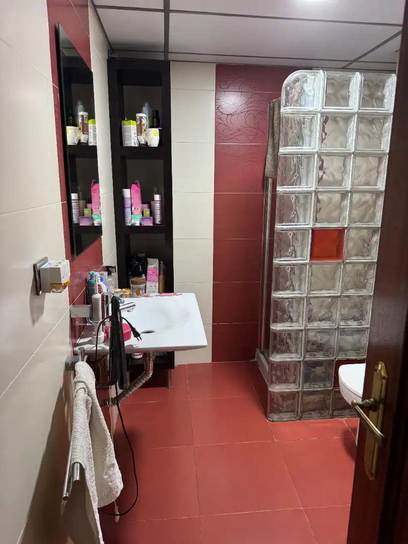 Bathroom of Flat for sale in Sevilla  with Air Conditioner, Heating and Terrace