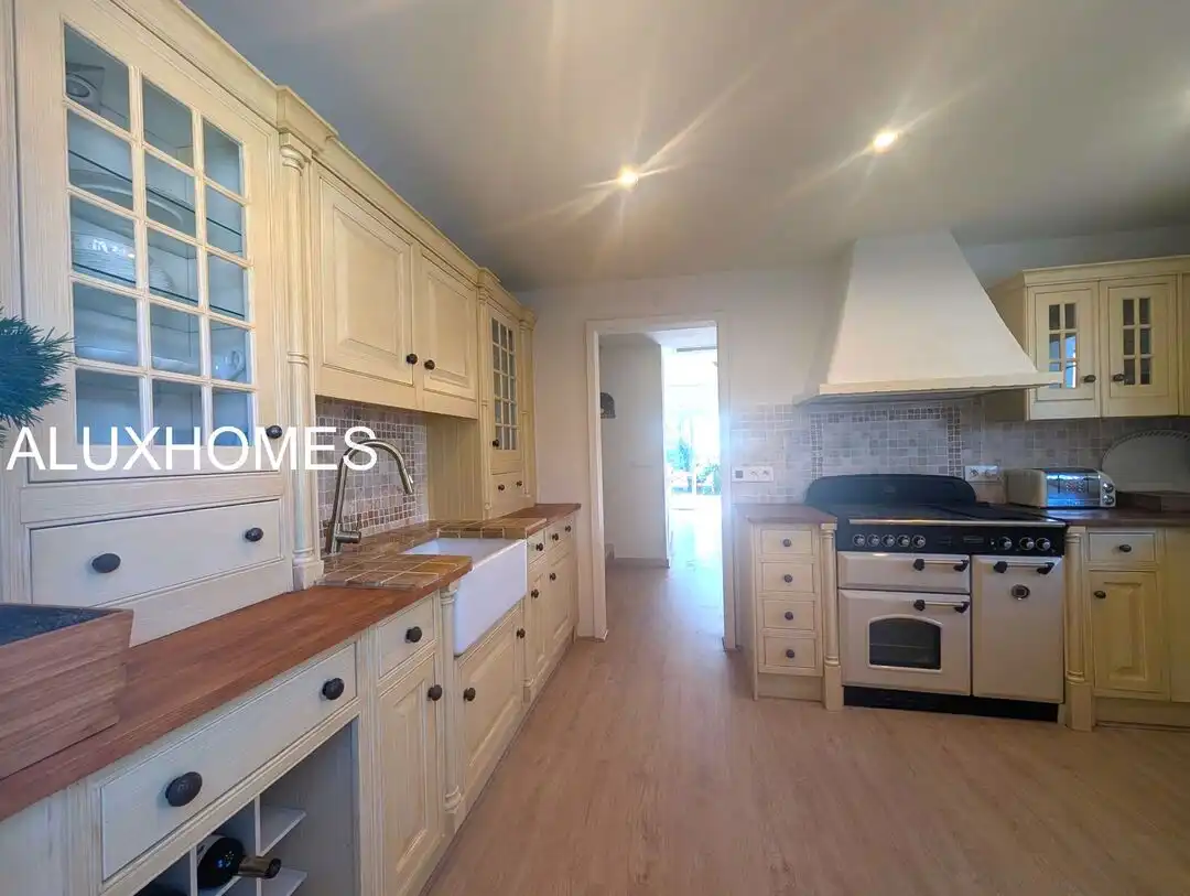 Cocina de Casa o chalet en venta en La Alcaidesa con Aire acondicionado, Calefacción y Jardín privado
