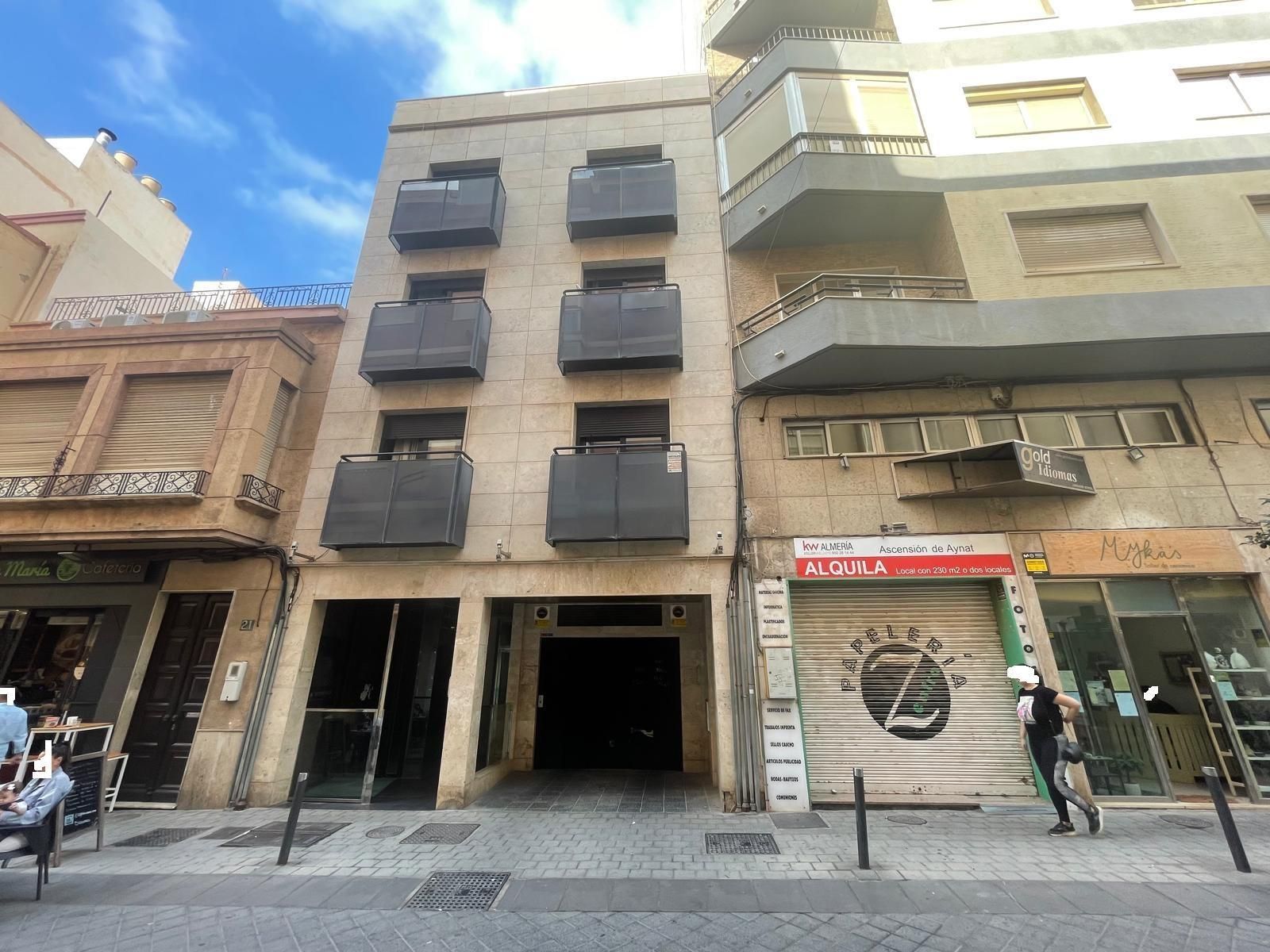 Vista exterior de Piso en venta en  Almería Capital