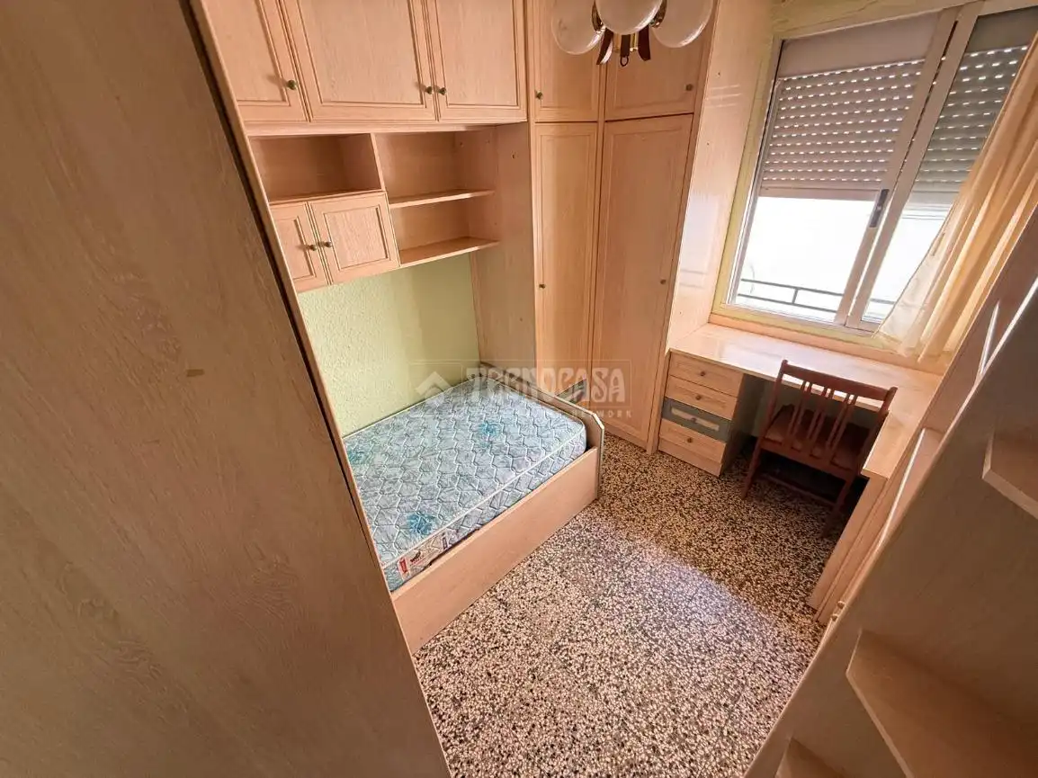 Bedroom of Flat for sale in Zaragoza