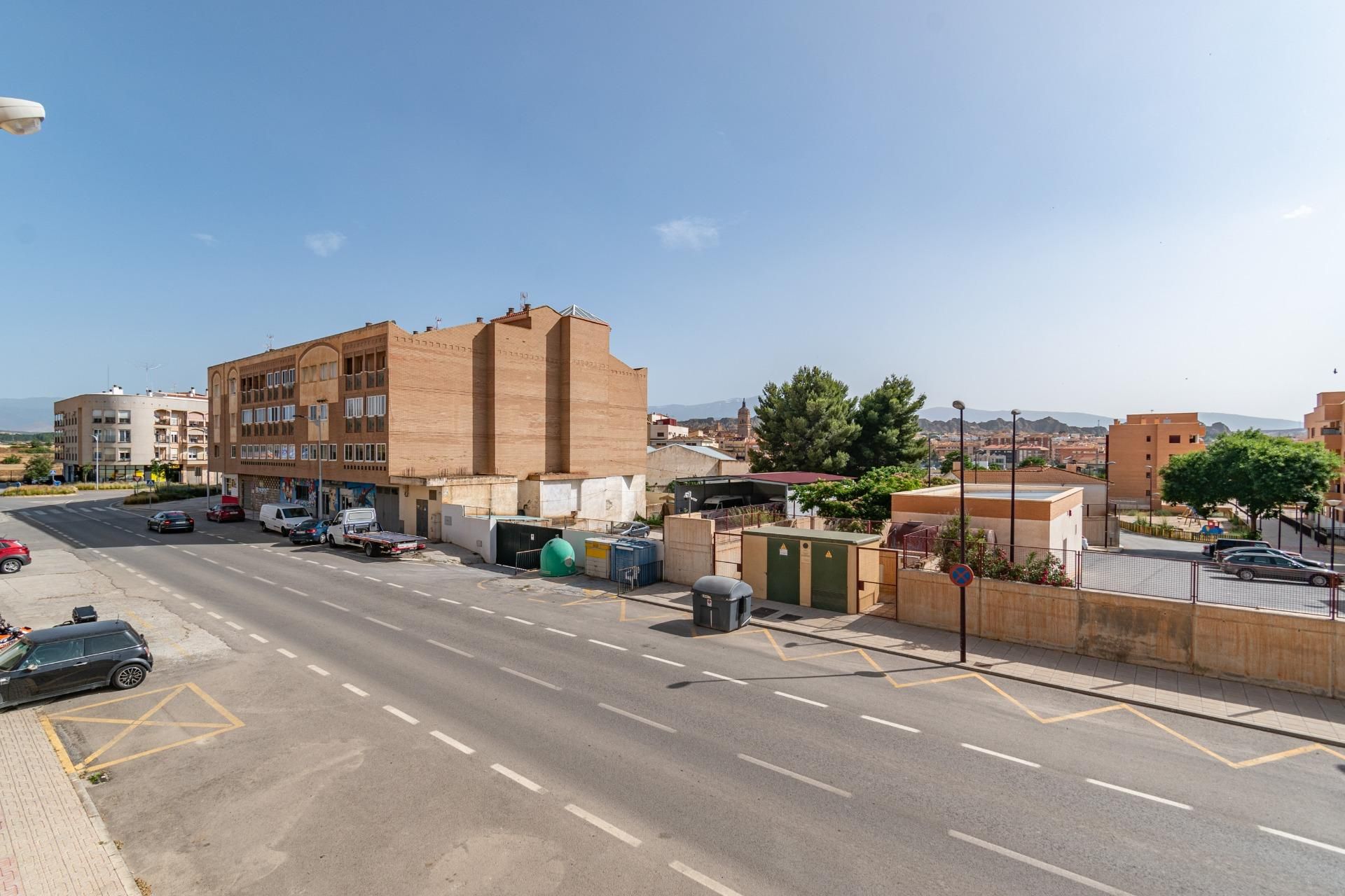 Vista exterior de Dúplex en venda en Guadix amb Calefacció i Balcó