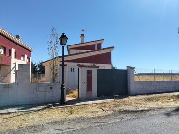 Casa amb jardí en venda a Sanchidrián