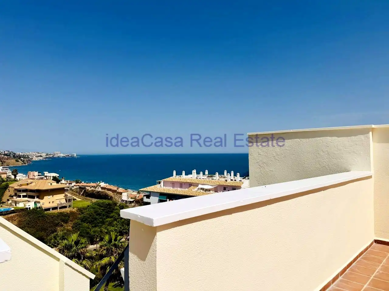 Vista exterior de Pis en venda en Fuengirola amb Aire condicionat, Terrassa i Piscina comunitària