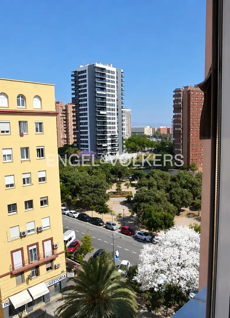 Exterior view of Flat for sale in Valencia  with Air Conditioner and Heating