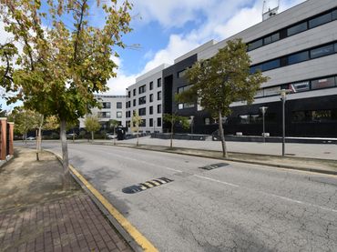 Motorradstellplatz mit Aufzug zur Miete in Calle Poeta José Hierro 1
