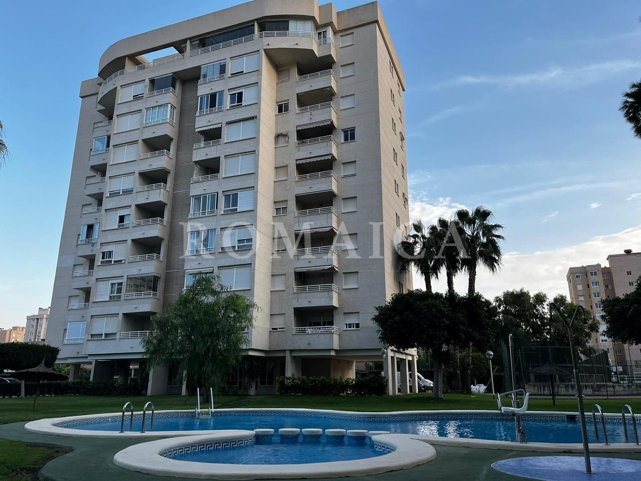 Vista exterior de Pis de lloguer en Alicante / Alacant amb Aire condicionat, Terrassa i Piscina
