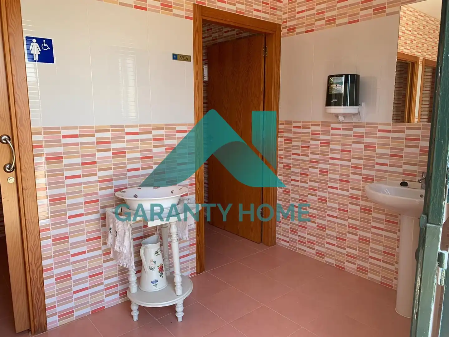 Bany de Casa o xalet en venda en Almoharín amb Aire condicionat, Calefacció i Jardí privat