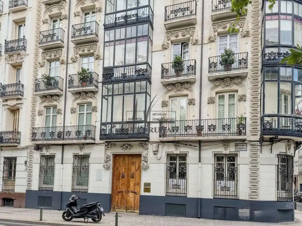 Office space with lift for sale in Paseo de Sagasta, imagen 6