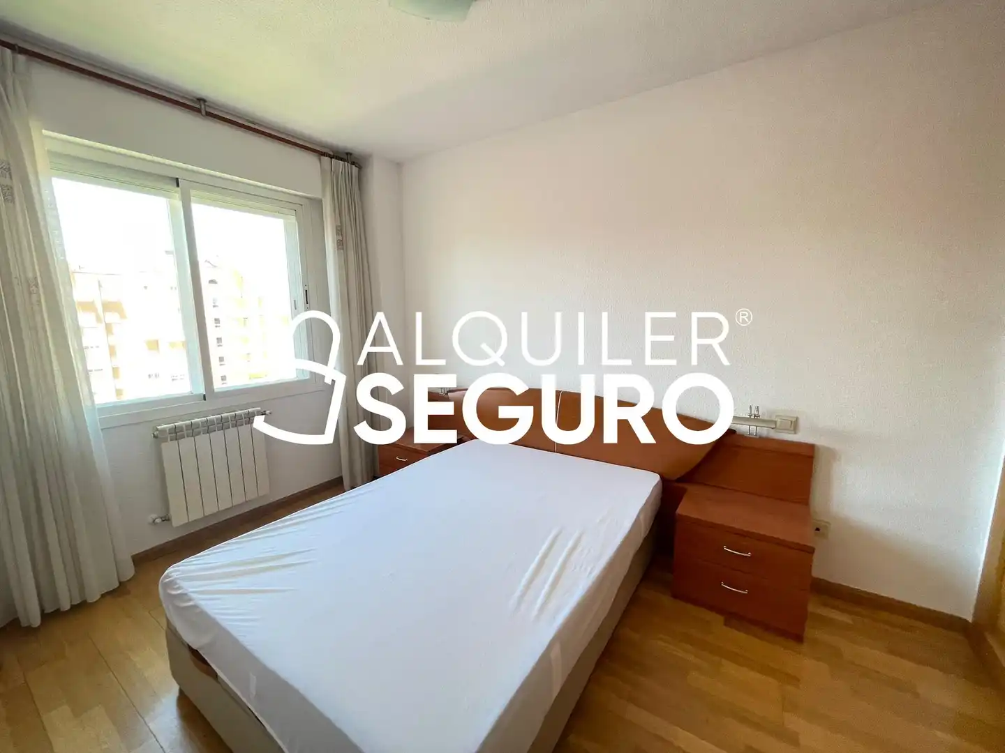 Dormitori de Àtic de lloguer en Madrid amb Calefacció, Terrassa i Piscina