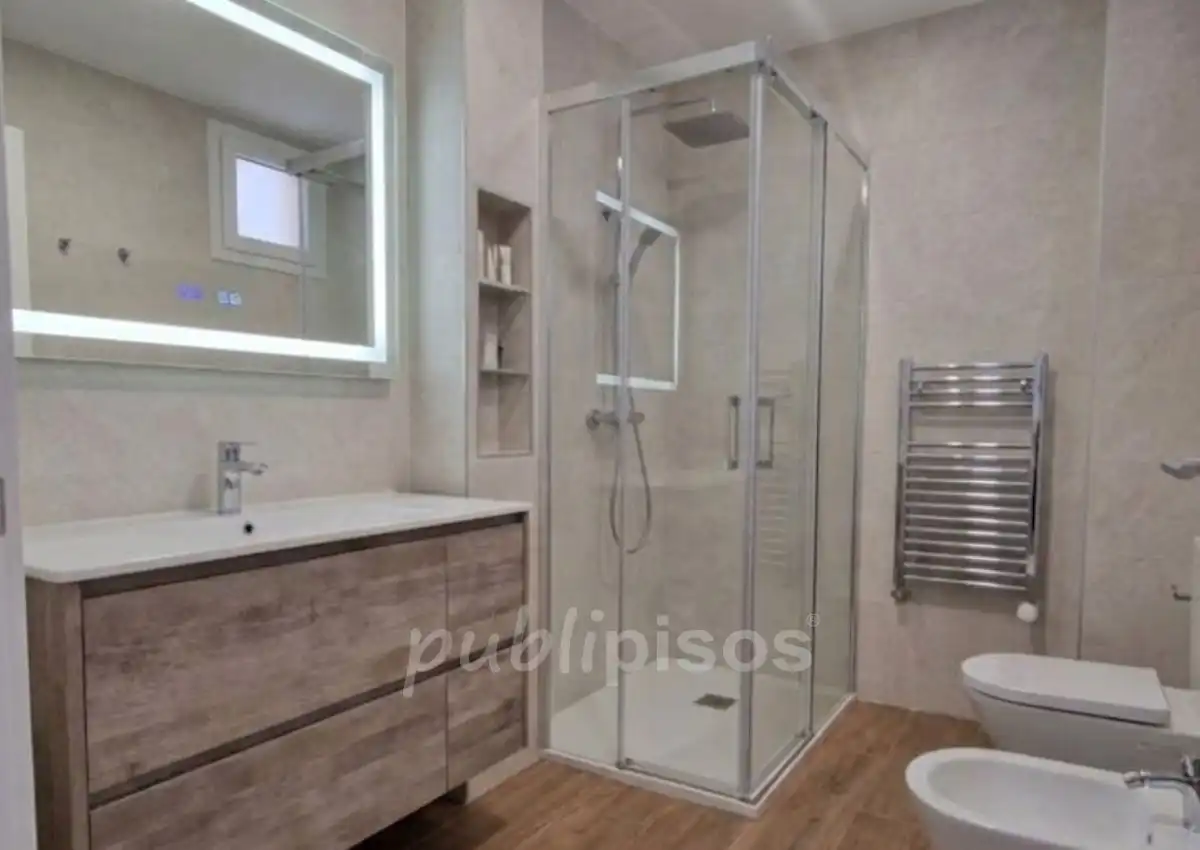 Badezimmer von Wohnung zur Miete in Zaragoza mit Klimaanlage, Heizung und Möbliert