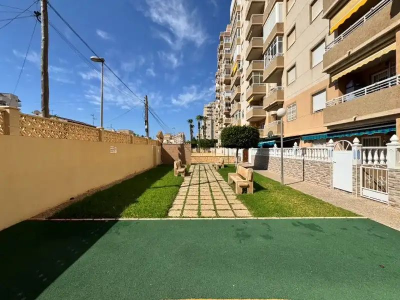 Aparcament de Apartament en venda en Torrevieja amb Terrassa, Piscina i Moblat