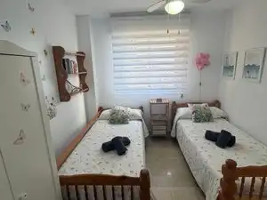 Dormitori de Pis de lloguer en Almuñécar amb Aire condicionat, Terrassa i Moblat