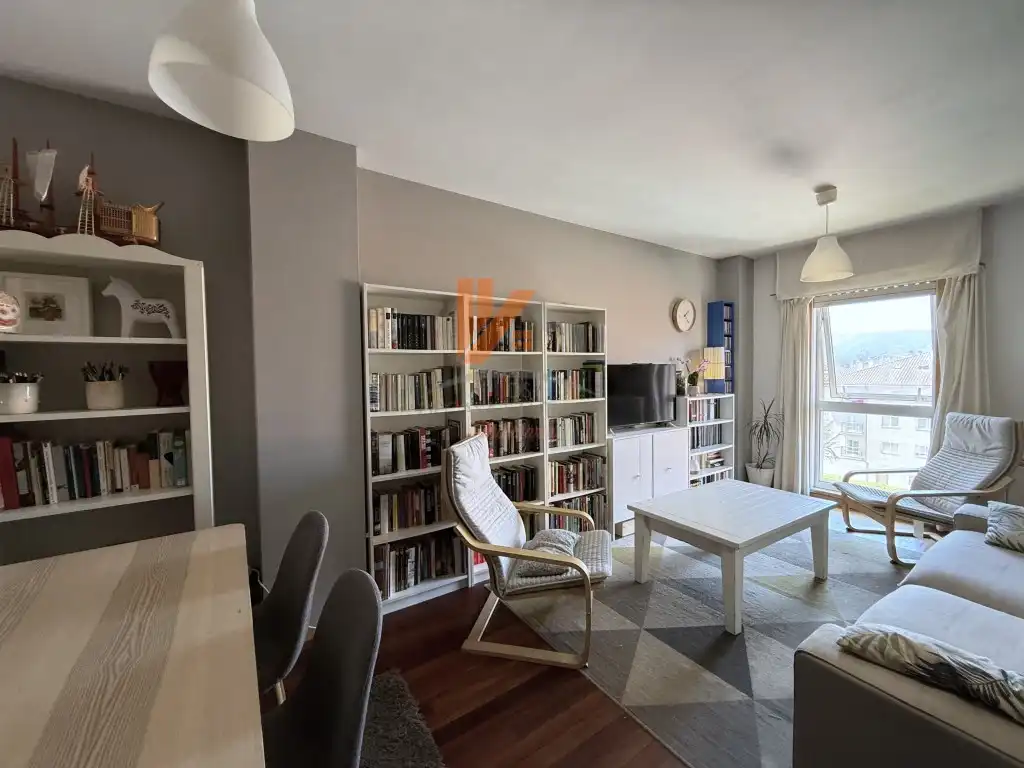 Wohnzimmer von Maisonette zum Verkauf in Ames mit Möbliert