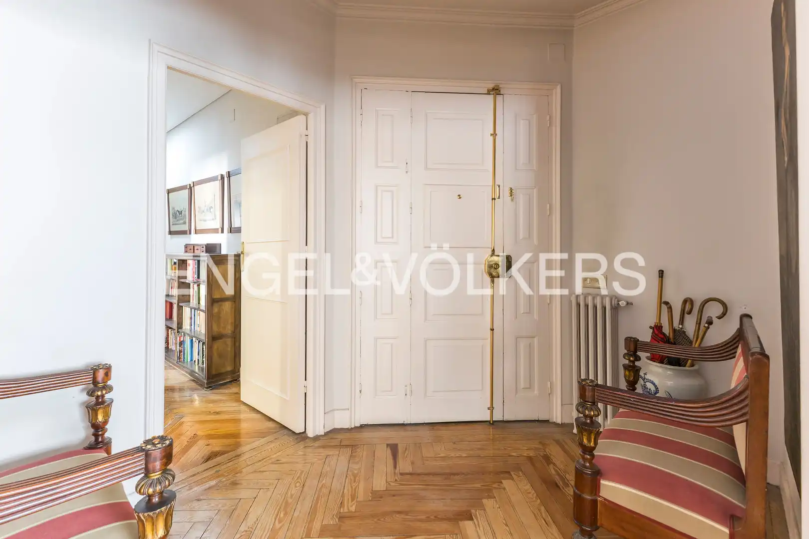 Flat for sale in Madrid  with Air Conditioner, Heating and Storage room