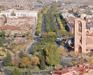 Vista exterior de Casa adosada en venda en Pozuelo de Alarcón amb Aire condicionat, Calefacció i Jardí privat