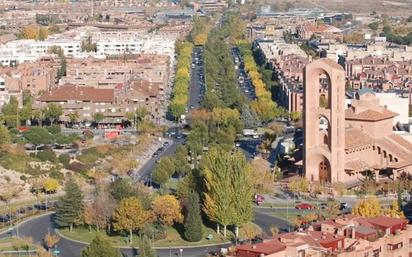 Vista exterior de Casa adosada en venda en Pozuelo de Alarcón amb Aire condicionat, Calefacció i Jardí privat
