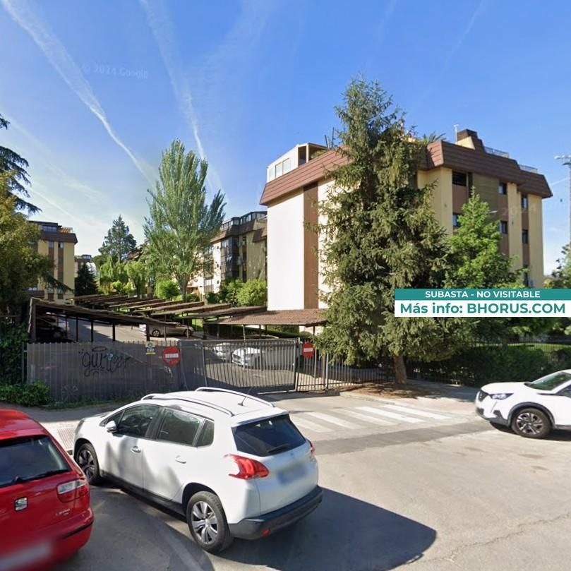 Vista exterior de Pis en venda en Las Rozas de Madrid amb Jardí privat i Piscina