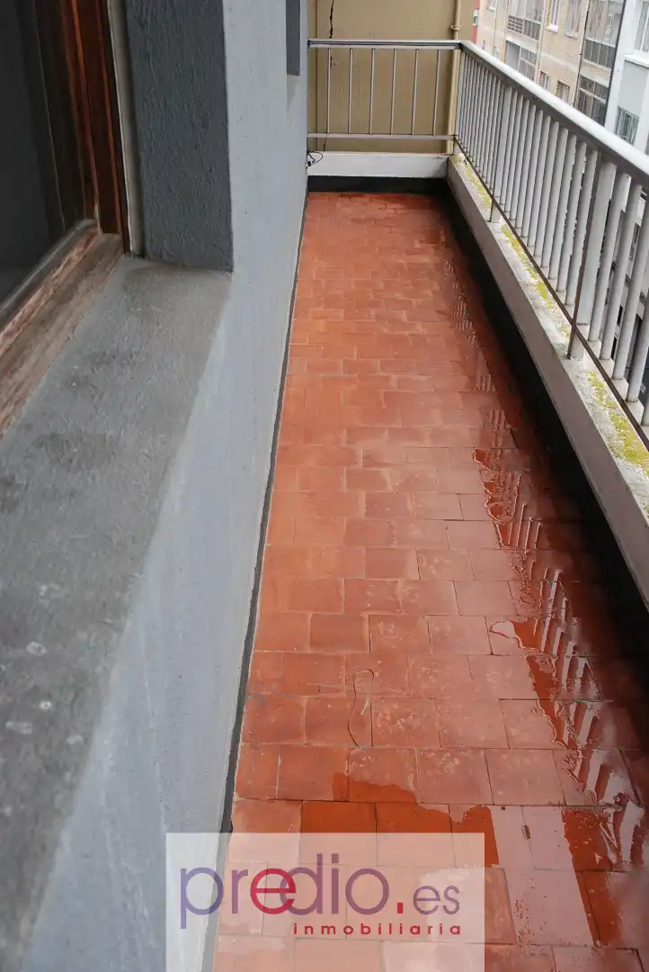 Vista exterior de Piso en venta en Lugo con Calefacción, Parquet y Trastero