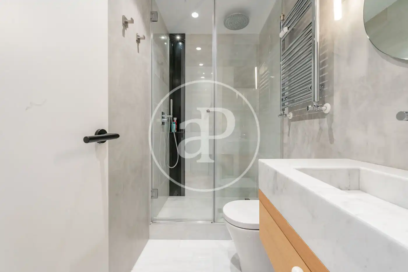 Badezimmer von Wohnung zum Verkauf in Madrid mit Klimaanlage, Heizung und Terrasse