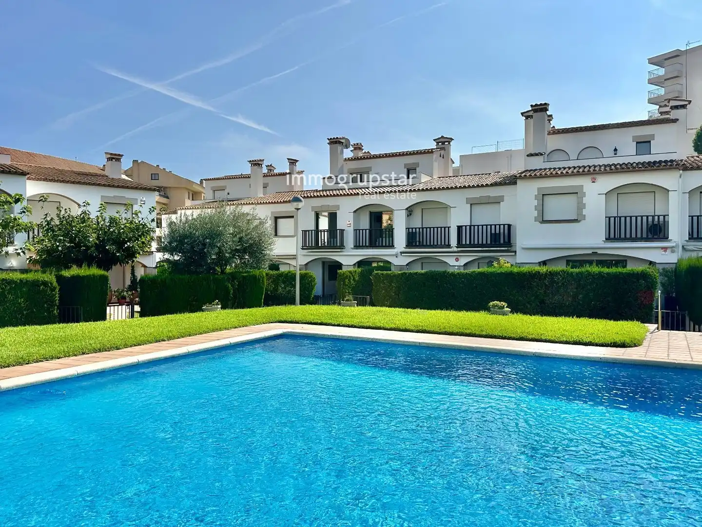 Vista exterior de Casa adosada en venta en Torre Valentina - Mas Vilar de La Mutxada - Treumal