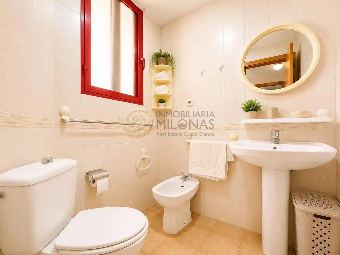 Baño de Apartamento en venta en Benidorm con Aire acondicionado, Amueblado y Piscina comunitaria