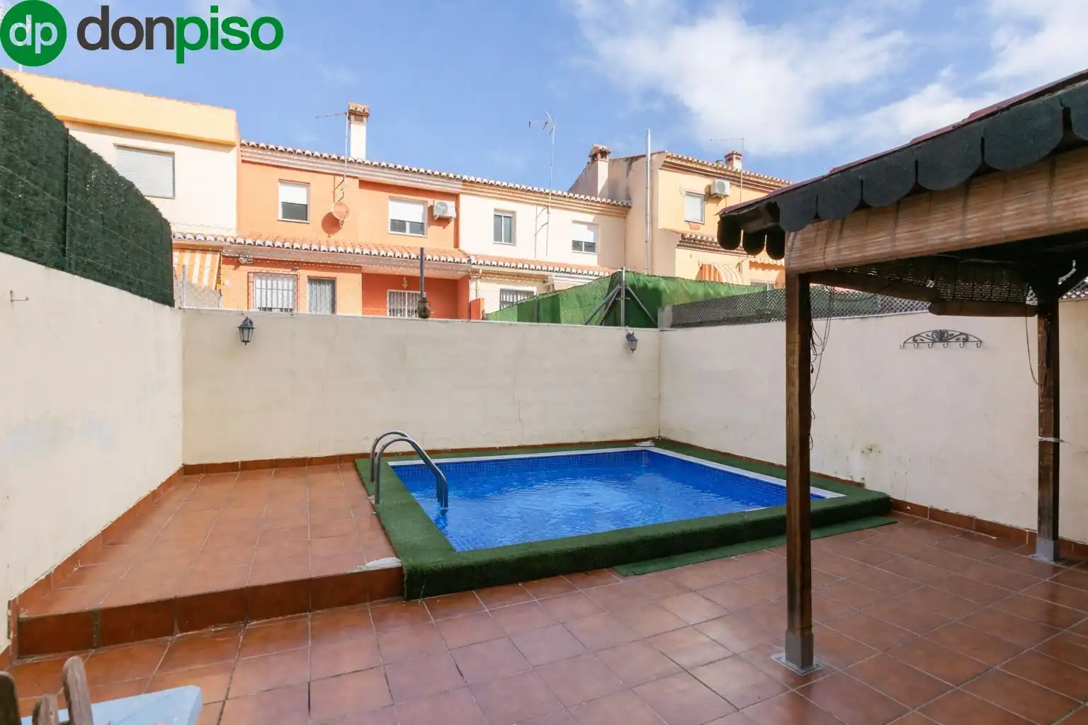 Piscina de Casa adosada en venta en Vegas del Genil con Terraza y Piscina comunitaria