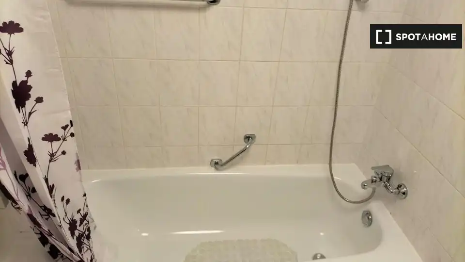 Bany de Apartament per a compartir en Huete amb Aire condicionat, Terrassa i Moblat