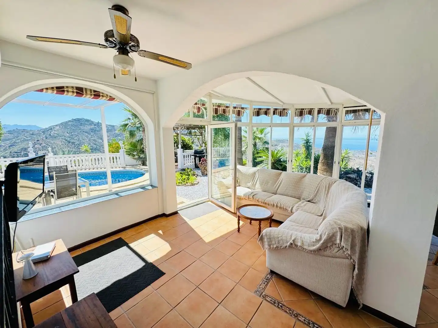 Sala d'estar de Casa o xalet en venda en Arenas amb Aire condicionat, Jardí privat i Traster
