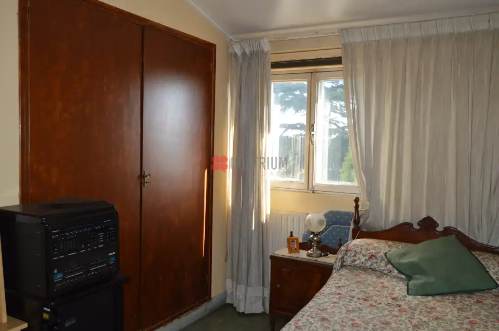 Habitación de Casa adosada en venta en Santiago de Compostela  con Calefacción y Jardín privado