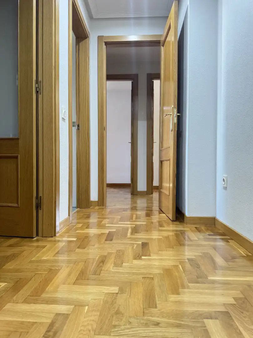 Piso en venta en Avilés con Calefacción, Parquet y Terraza