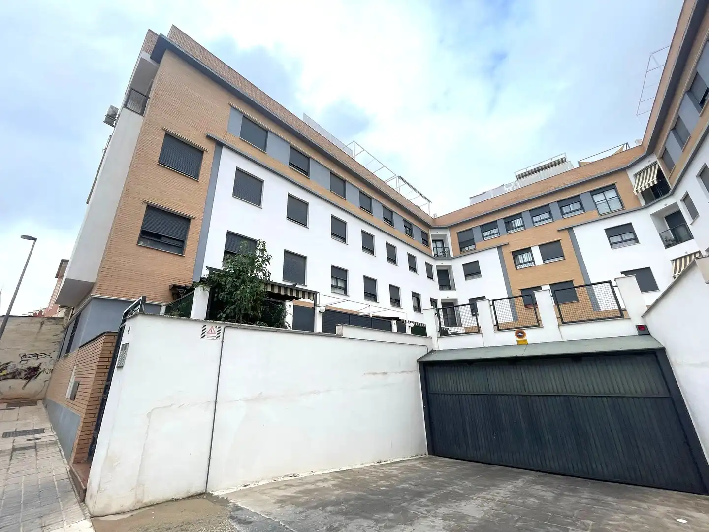 Vista exterior de Piso en venta en Linares